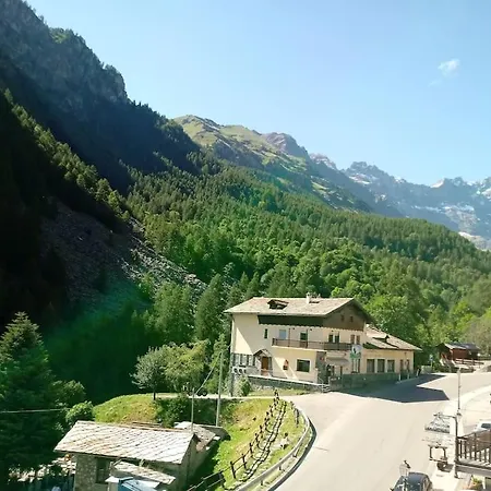 Vicino Piste E Negozi. Luce E Spazio Valtournenche
